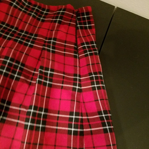 ⚠️DONATING 2/17⚠️🦄5/$40🦄Bacardi Red Plaid Pleated Ruffle Skirt - Picture 2 of 6